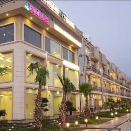 Hotel Anandan Citrine Vrindāvan Exterior foto