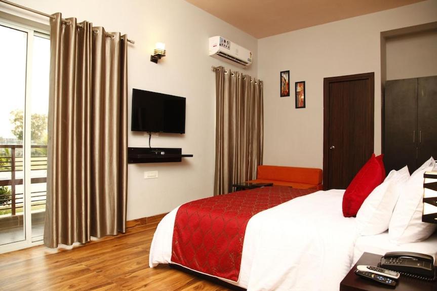 Hotel Anandan Citrine Vrindāvan Exterior foto